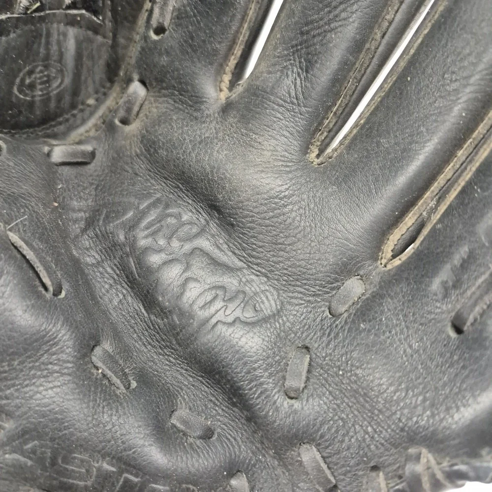 Easton Black Magic 11